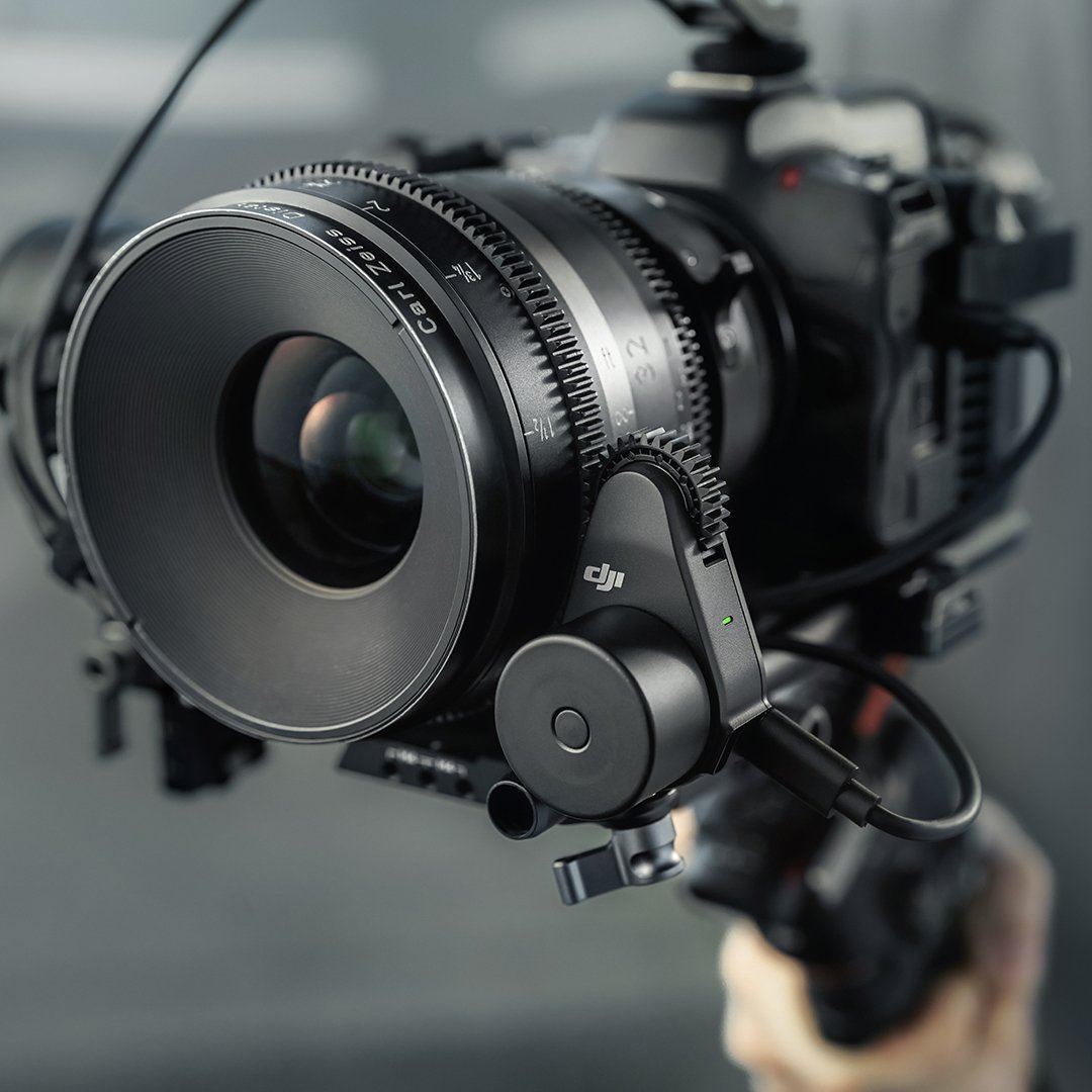 DJI RS 4 Mini Gimbal focus