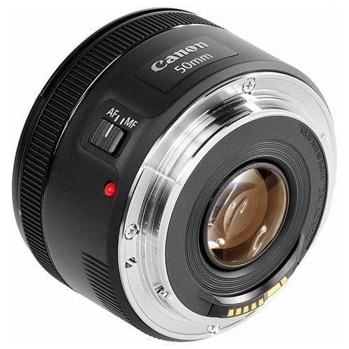 Canon EF 50mm f/1.8 STM – farklı açıdan görünüm Canon EF 50mm f/1.8 STM farklı açıdan görünüm