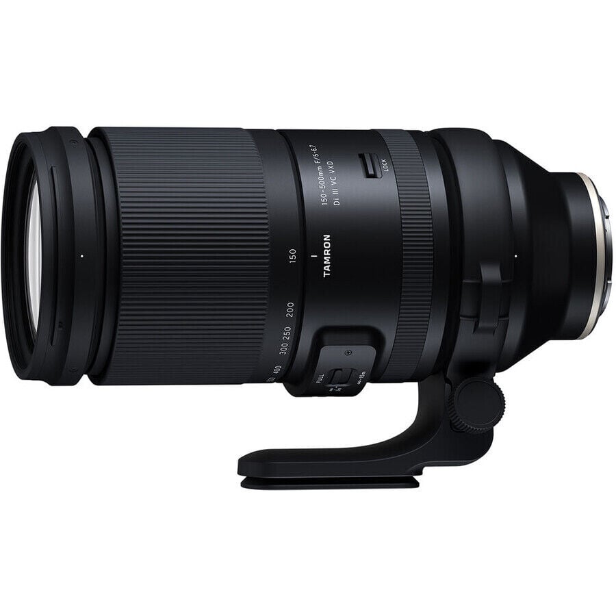 Tamron 150-500mm f/5-6.7 Di III VC VXD – farklı açıdan görünüm Tamron 150-500mm f/5-6.7 Di III VC VXD farklı açıdan görünüm