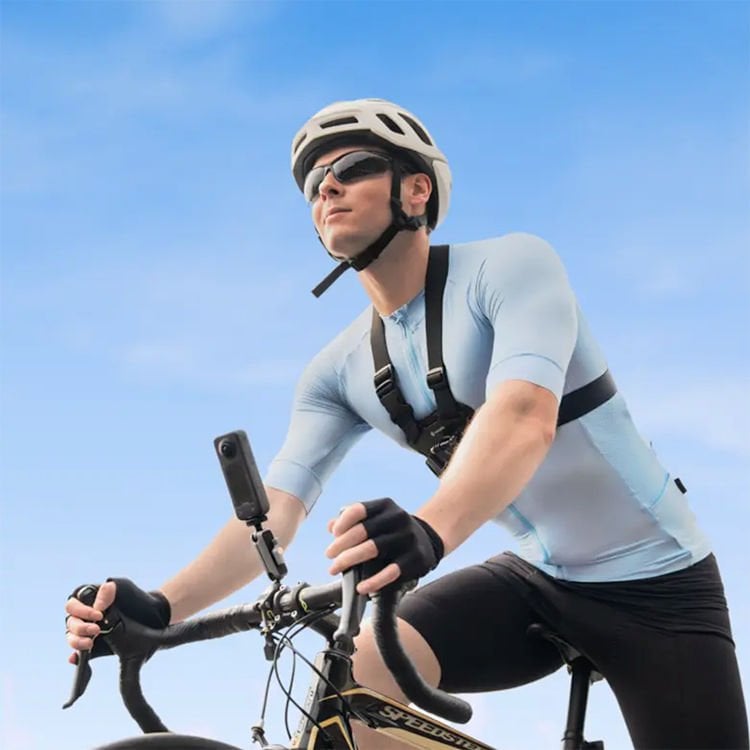 Insta360 X3 360 Kamera Bike Bundle – farklı açıdan görünüm Insta360 X3 360 Kamera Bike Bundle farklı açıdan görünüm