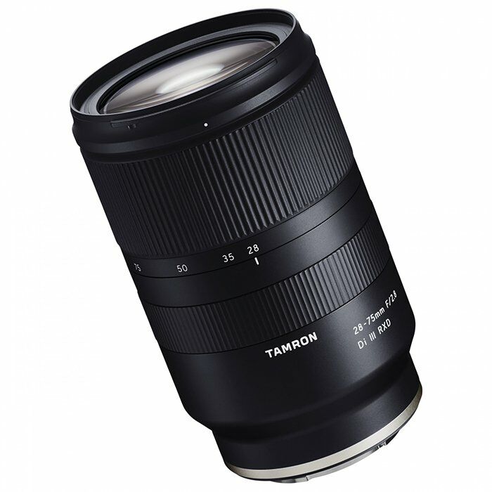 Tamron 28-75mm f/2.8 Di III RXD – farklı açıdan görünüm Tamron 28-75mm f/2.8 Di III RXD farklı açıdan görünüm