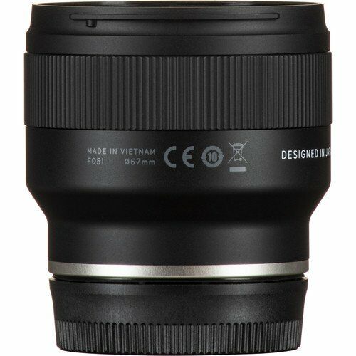 Tamron 24mm f/2.8 Di III OSD M 1:2 farklı açıdan görünüm