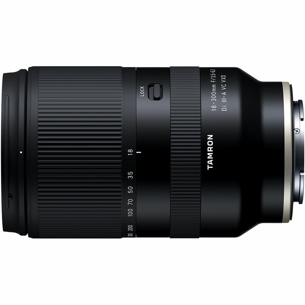 Tamron 18-300mm f/3.5-6.3 Di III-A VC VXD – farklı açıdan görünüm Tamron 18-300mm f/3.5-6.3 Di III-A VC VXD farklı açıdan görünüm
