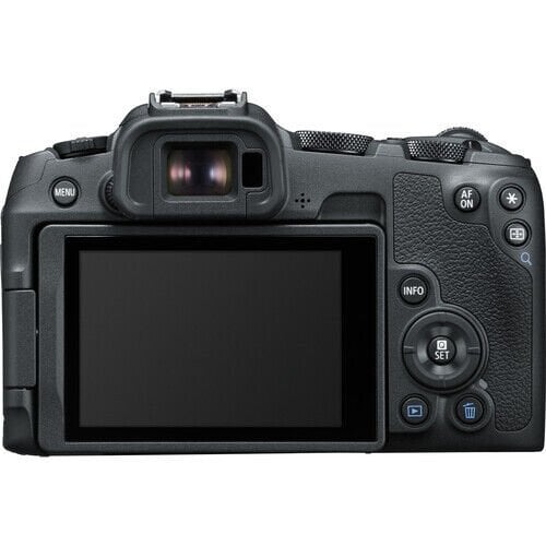 Canon EOS R8 RF 24-105mm – yakın plan görseli Canon EOS R8 RF 24-105mm yakın plan görseli
