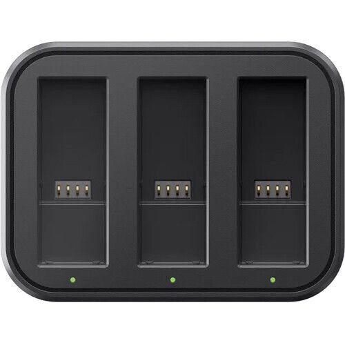 Insta360 Ace Pro Fast Charge Hub – farklı açıdan görünüm Insta360 Ace Pro Fast Charge Hub farklı açıdan görünüm