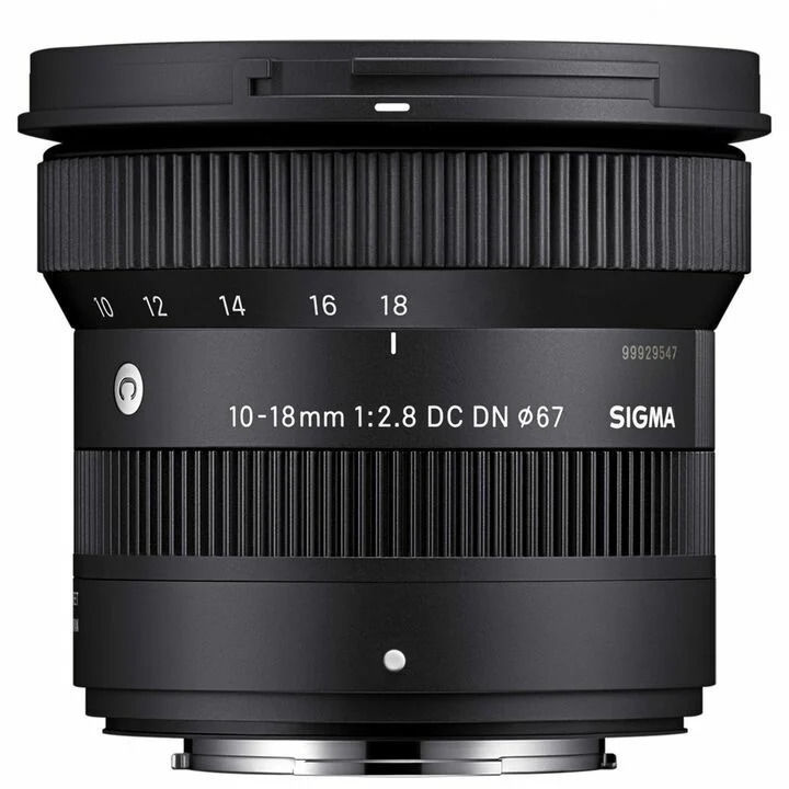 Sigma 10-18mm f/2.8 DC DN – yakın plan görseli Sigma 10-18mm f/2.8 DC DN yakın plan görseli