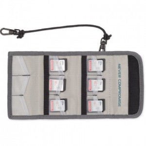 Tenba Reload SD 9 Card Wallet – farklı açıdan görünüm Tenba Reload SD 9 Card Wallet farklı açıdan görünüm