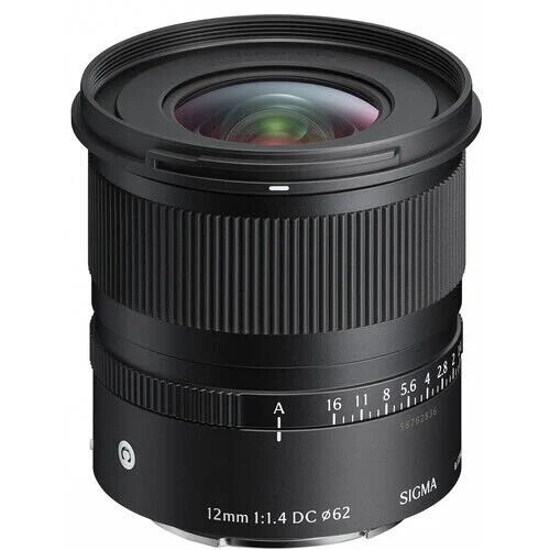 Sigma 12mm f/1.4 DC – farklı açıdan görünüm Sigma 12mm f/1.4 DC farklı açıdan görünüm