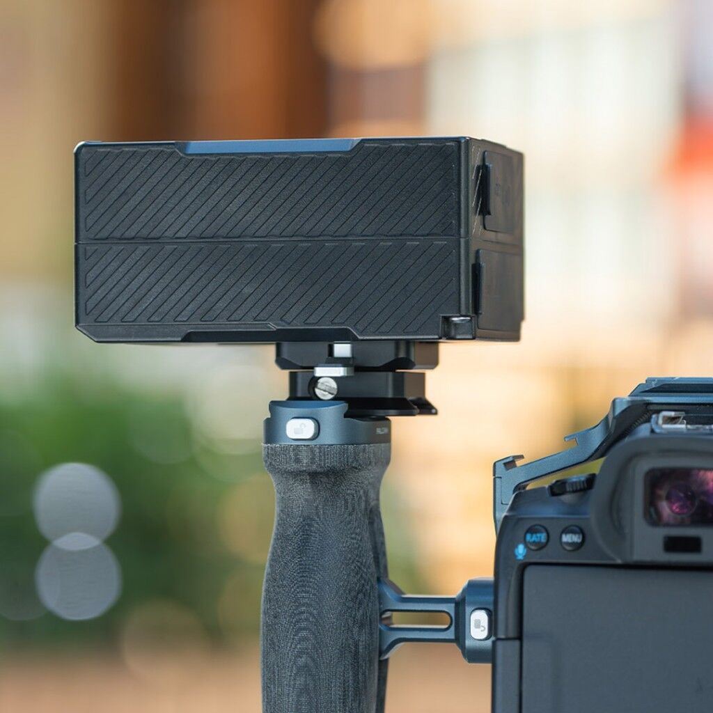 Falcam F22 Quick Release 360° Rotating V-Mount Plate – farklı açıdan görünüm Falcam F22 Quick Release 360° Rotating V-Mount Plate farklı açıdan görünüm