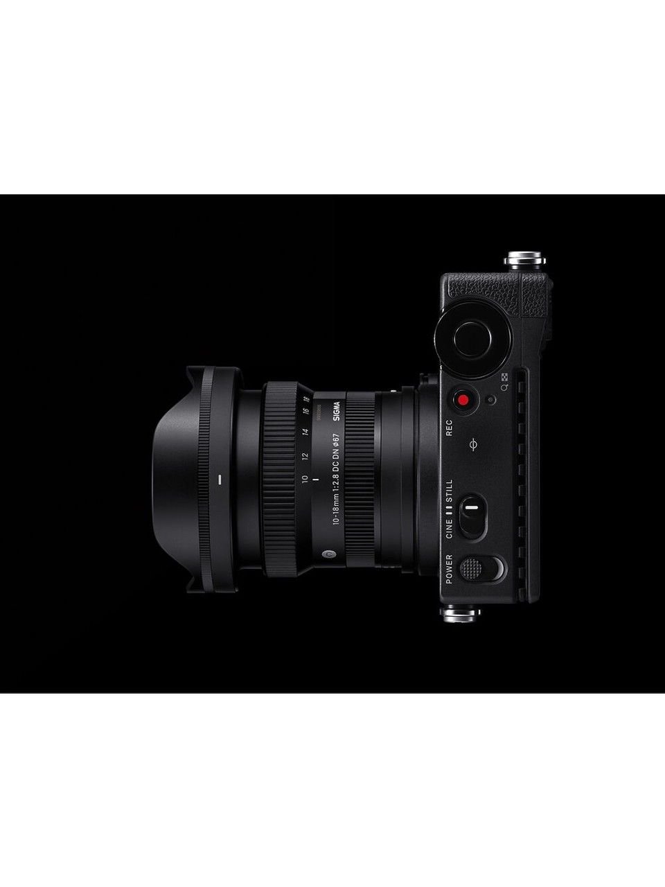 Sigma 10-18mm f/2.8 DC DN – farklı açıdan görünüm Sigma 10-18mm f/2.8 DC DN farklı açıdan görünüm