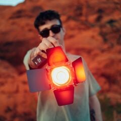 Zhiyun MOLUS X100 RGB Pro Pocket Light