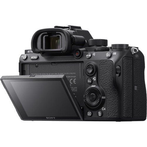 Sony A7 III – farklı açıdan görünüm Sony A7 III farklı açıdan görünüm
