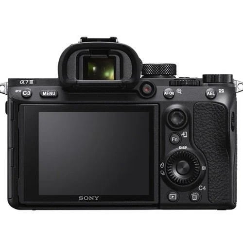 Sony A7 III 28-70mm – farklı açıdan görünüm Sony A7 III 28-70mm farklı açıdan görünüm
