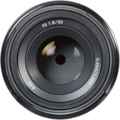 Sony FE 50mm F/1.8 Full Frame – farklı açıdan görünüm Sony FE 50mm F/1.8 Full Frame farklı açıdan görünüm