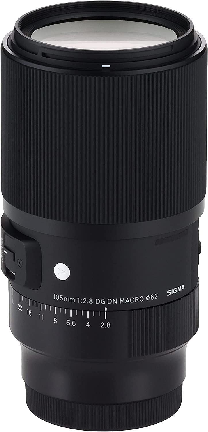 Sigma 105mm f/2.8 DG DN – farklı açıdan görünüm Sigma 105mm f/2.8 DG DN farklı açıdan görünüm