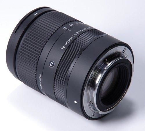 Sigma 18-50mm f/2.8 DC DN farklı açıdan görünüm
